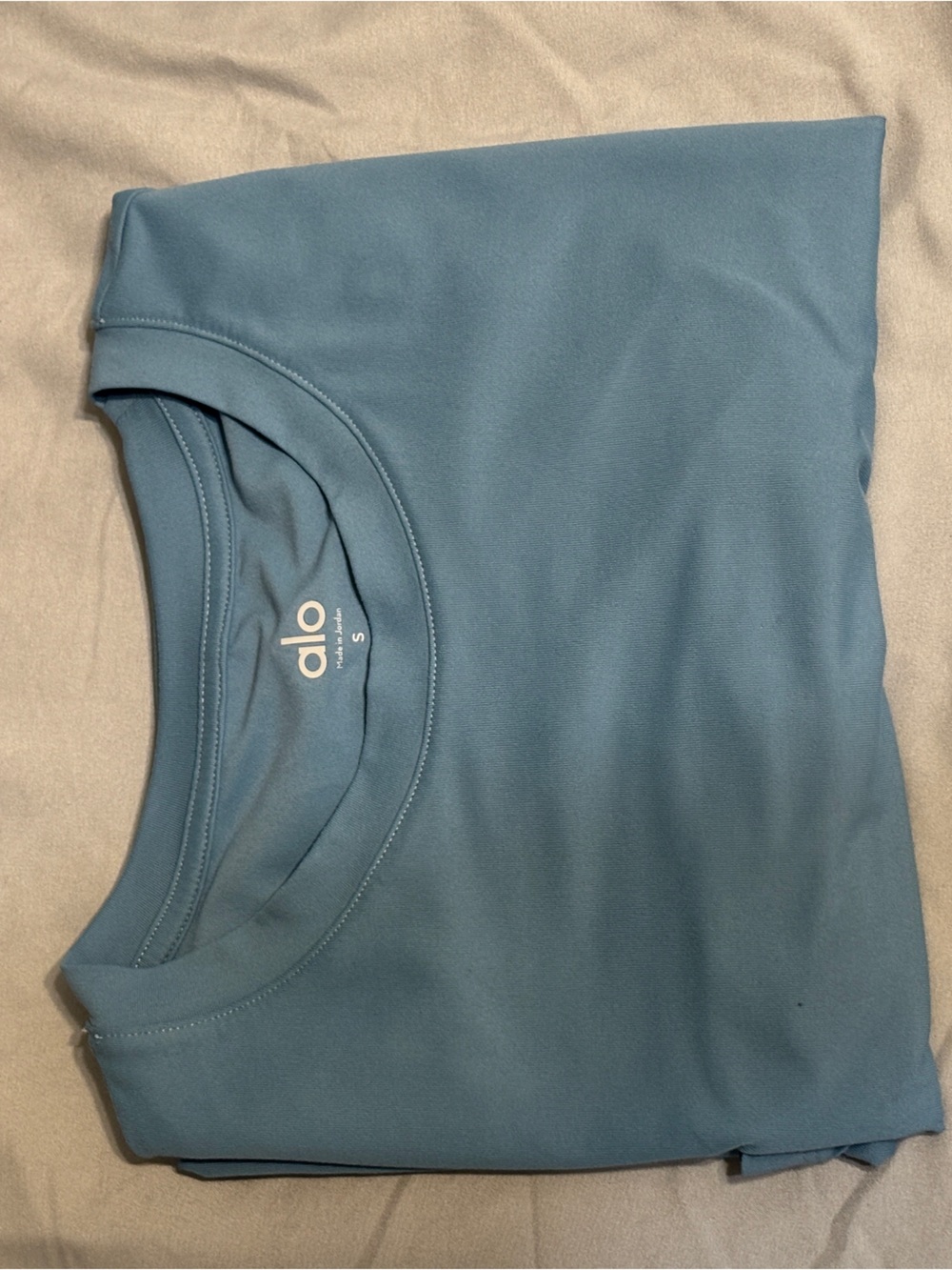 Alo Conquer Reform Crewneck Short Sleeve
Color: Provence Blue
Size: Small